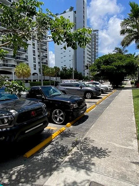 Harbor Island — Photo 2