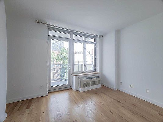 3rd image of 196 Stanton St #6H