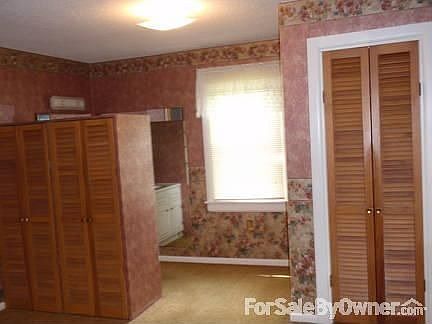 Master Bedroom
						:
						Spacious Masterbed with a wet sink. Room 24x12
