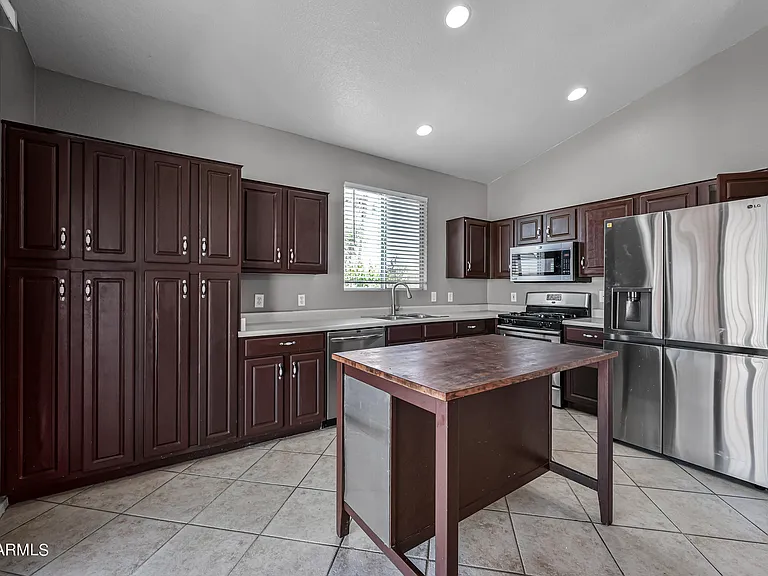 16224 W Jefferson St — Photo 9