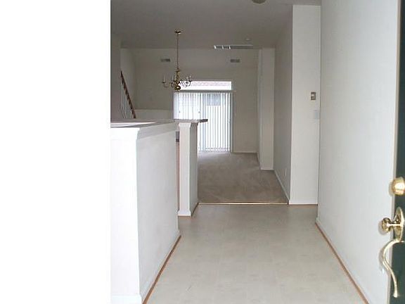 4th image of 836 Devereaux Dr