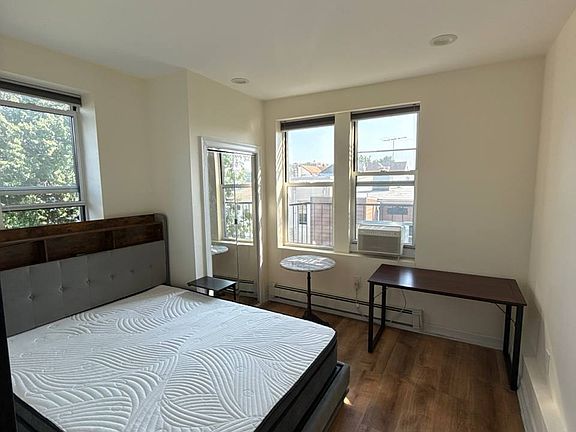3rd image of 47 47th St APT 6