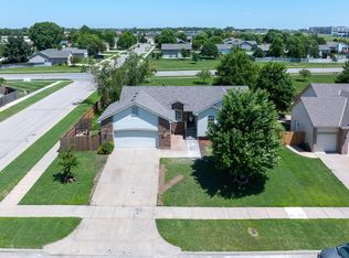 861 S Sunset Cir, Andover, KS 67002