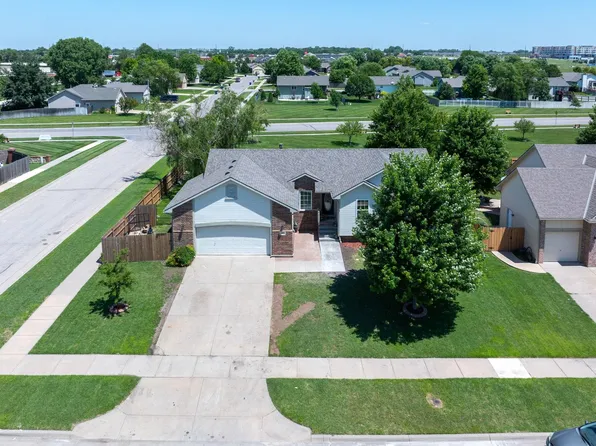 861 S Sunset Cir, Andover, KS 67002