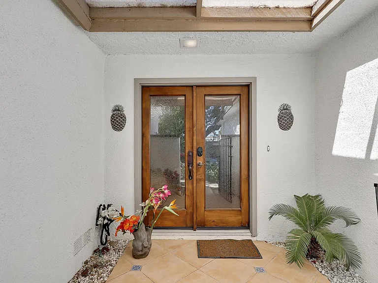 6 Tortosa Dr — Photo 15