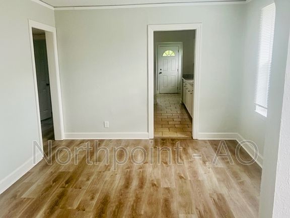 4th image of 8030 Hawthorne St