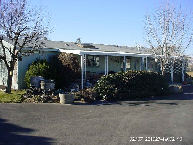 2nd image of 831 Swan Rd