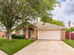 1005 Darren Dr, Burleson, TX 76028