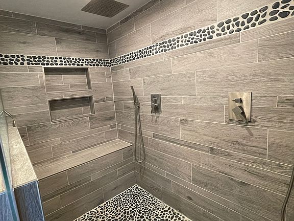 Walk-in Shower with 2 heads