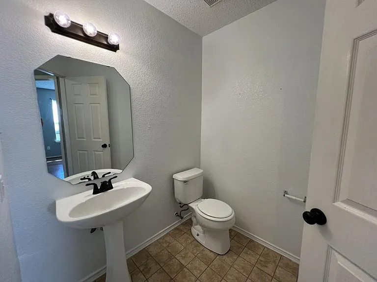 2302 Tracey Ann Ln — Photo 21