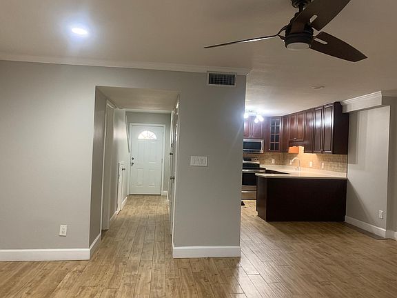 4th image of 32 Baywood Ct
