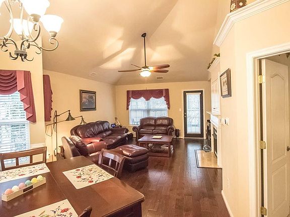 4th image of 920 Wexler Ct
