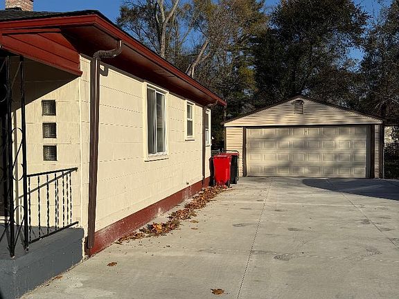 3rd image of 25630 W Ten Mile Rd