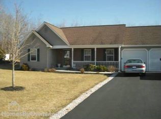 5 Bridle Ct, East Greenbush, NY 12061