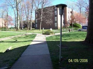 3334 Woodburn Village Dr APT 13, Annandale, VA 22003