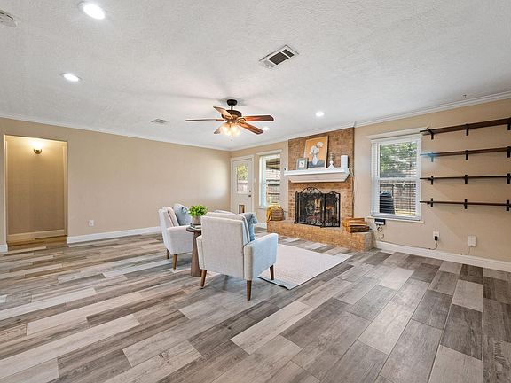 3rd image of 408 Foxmeadow Ln