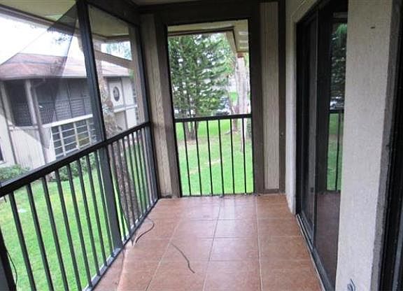 4th image of 823 NE 199th St APT 201-12