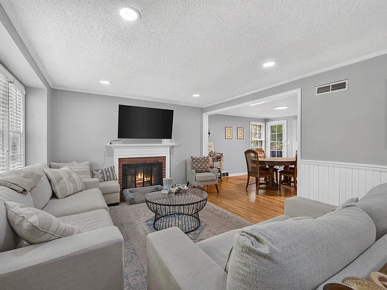 7237 Roe Ave — Photo 6