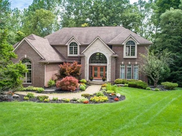 29148 Bradmoor Ct, Farmington Hills, MI 48334