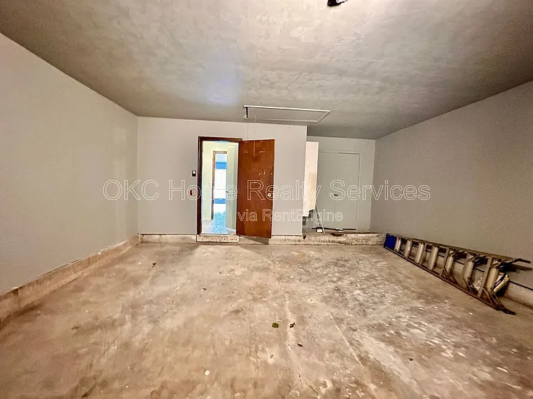 8712 Rayburn Ave — Photo 10