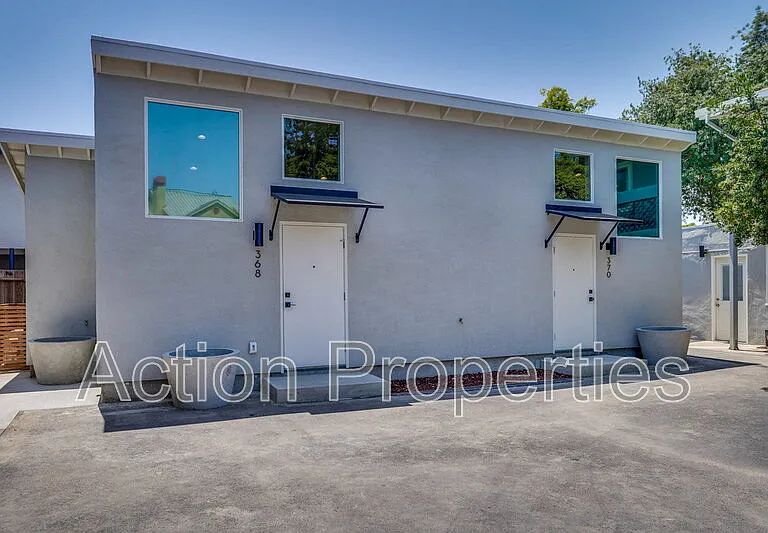 368 Camille Ct — Photo 1