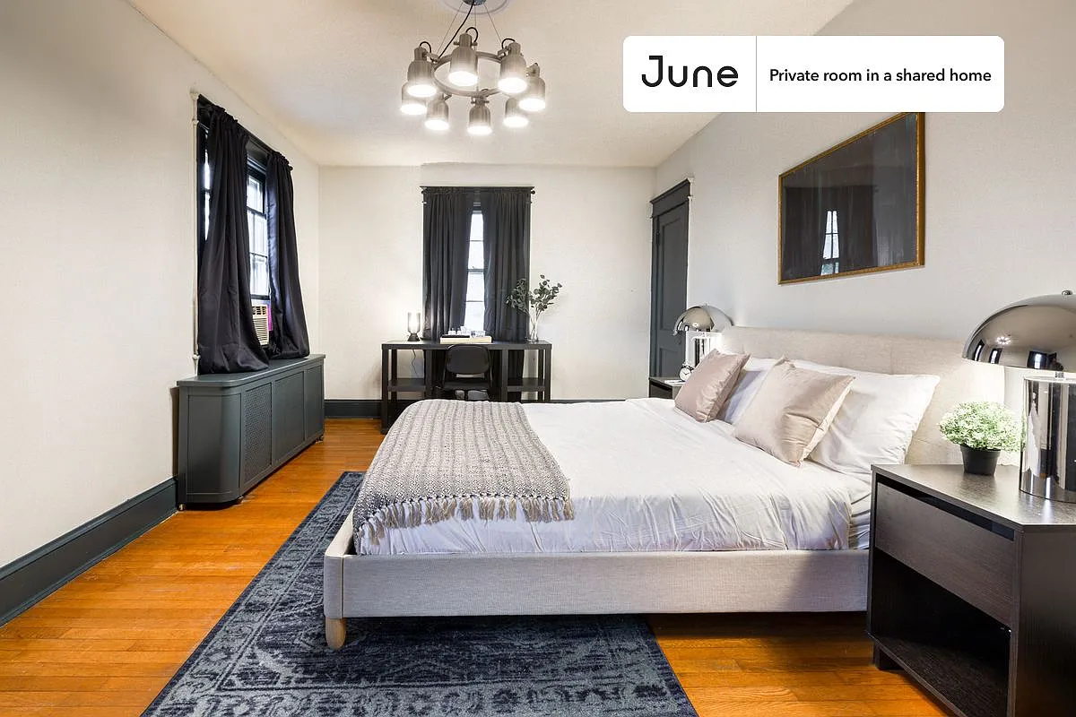 Queen bedroom in 5 bed/2 bath home in Cleveland Park #333 C — Photo 3