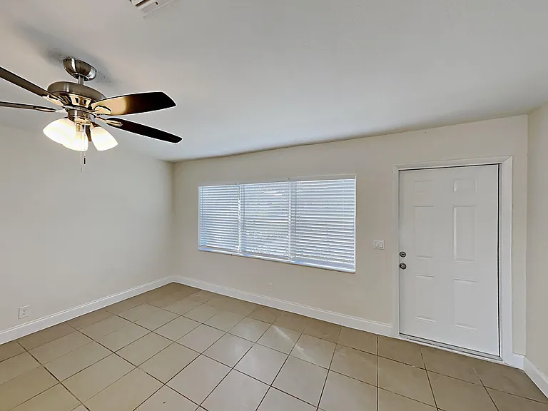1230 SW 6th Way — Photo 8