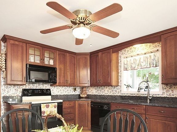 5th image of 31 Fairchild Ave