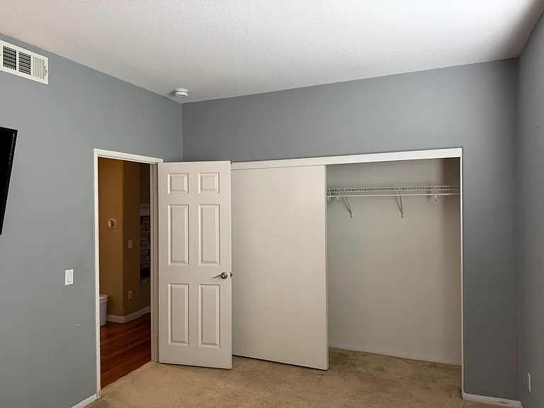13885 Hawthorn Ave — Photo 5
