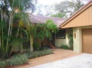 19911 NE Ten Place Way, Miami, FL 33179