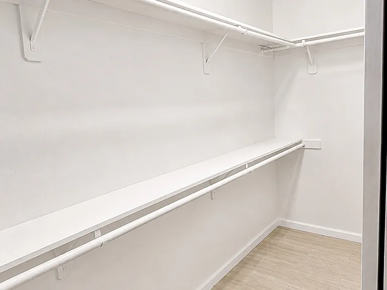 404 Windsor Park Dr — Photo 32