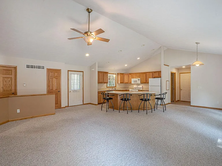 7675 E Kent Rd — Photo 8