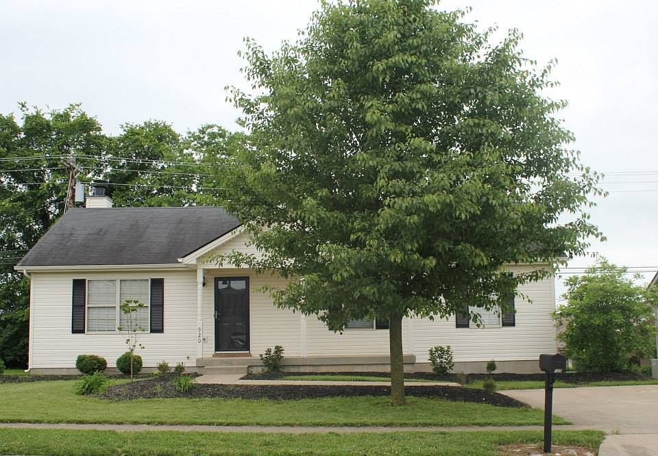 1st image of 920 Pinoak Dr