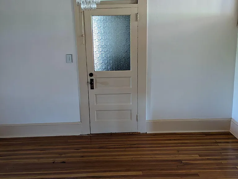 168 Court Sq — Photo 9