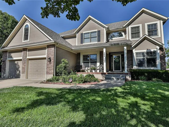302 Oak Vw, Pleasant Hill, MO 64080