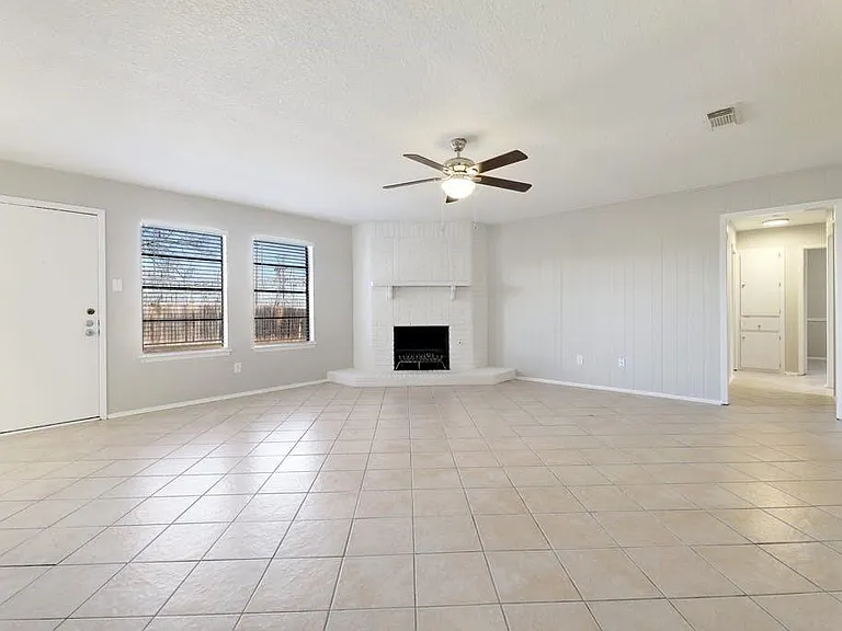 1214 Doonesbury Dr — Photo 5