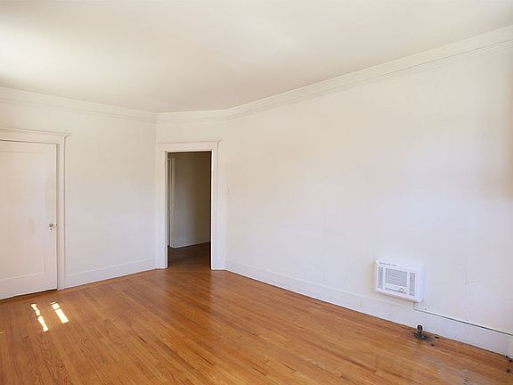 3rd image of 3101 Divisadero St