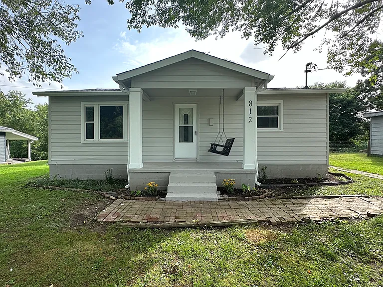 812 Upper Ferry Rd — Photo 1