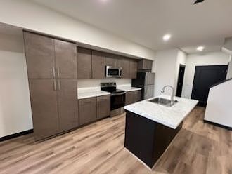 5th image of 285 W 5th St