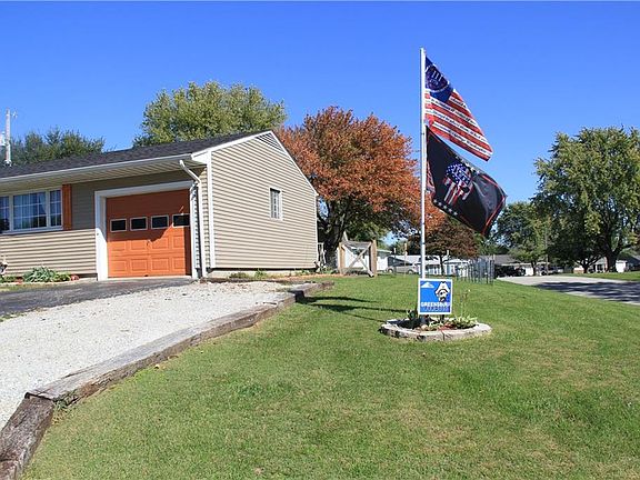 2nd image of 2104 N Macy Ln