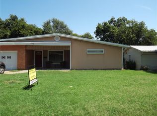 1716 Hillside Dr, River Oaks, TX 76114