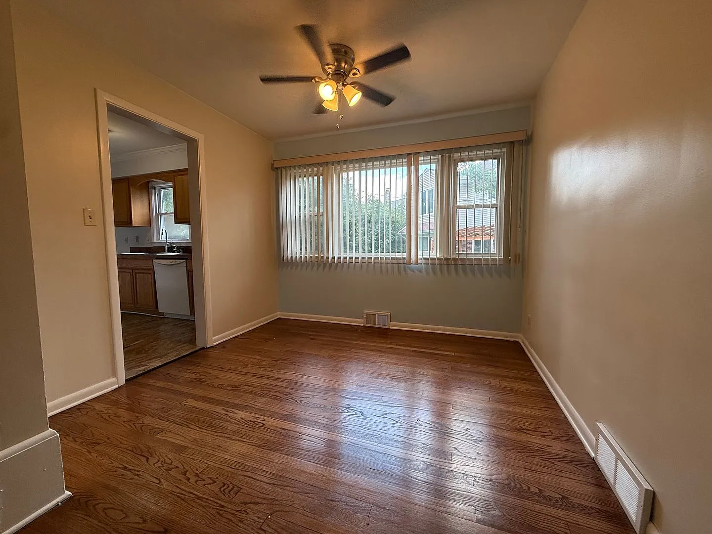 Charming 4 bedroom, Single Family in Beachwood, Ohio! — Photo 4