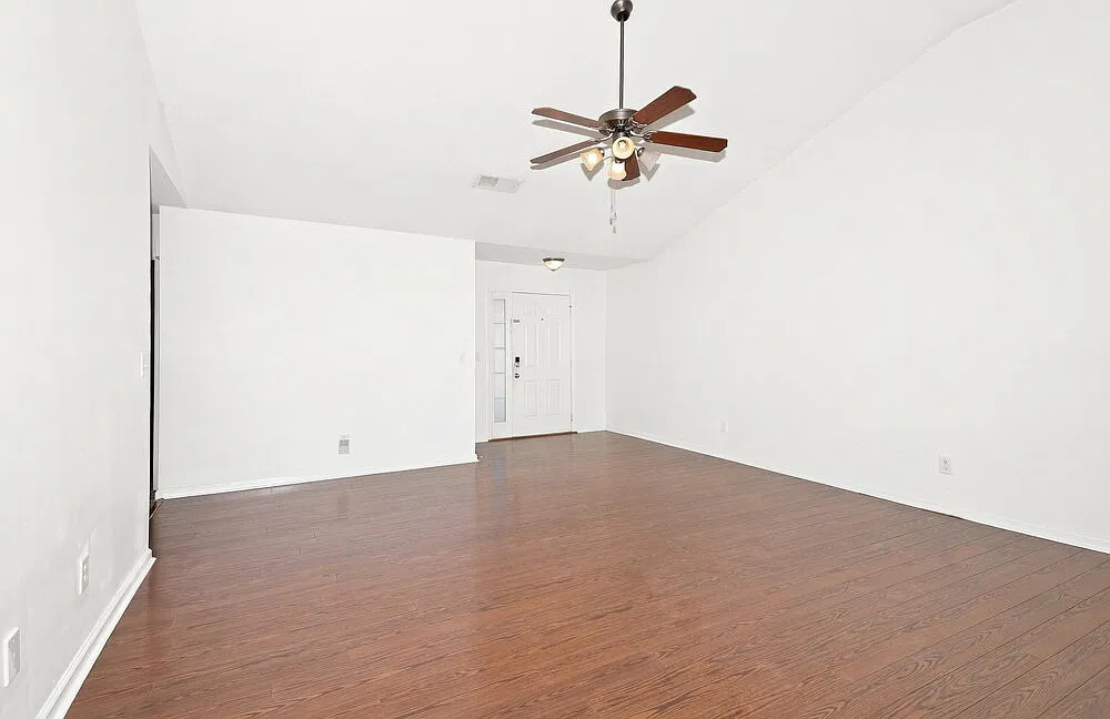3 bed, 2.0 bath, 1823 sqft, $1,940 — Photo 3