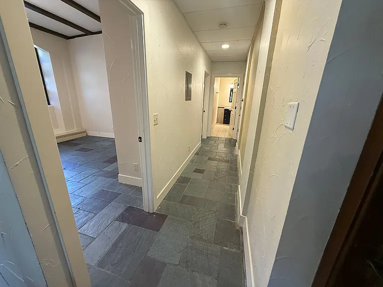 Cass Street Apartments — Photo 20