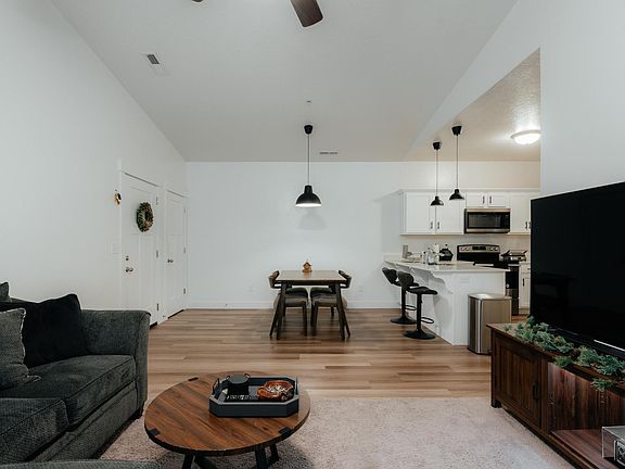 4th image of 503 N 360 W