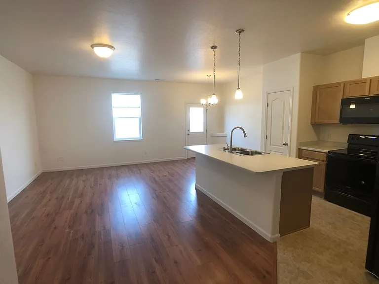 612 Mesa Canyon Ln #G — Photo 4