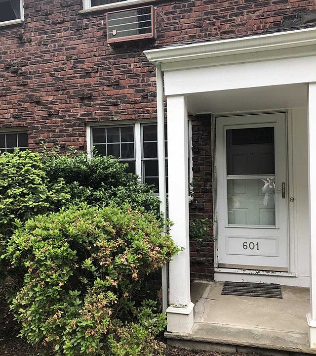 1st image of 211 Washington Dr #211