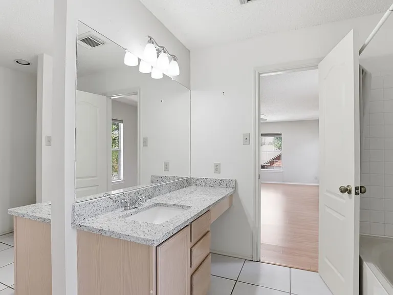 11214 Scarborough Ct — Photo 4