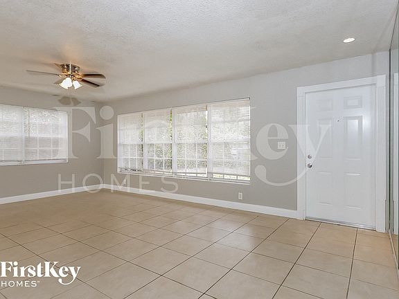 4th image of 4962 Pineaire Ln