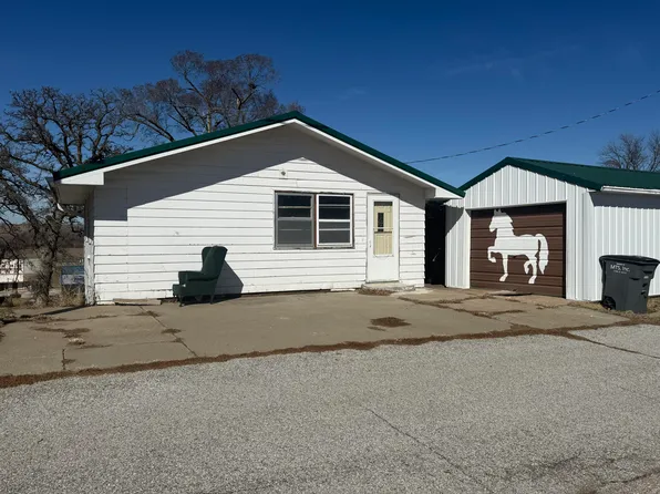 104 N Kearney St, Oakland, IA 51560